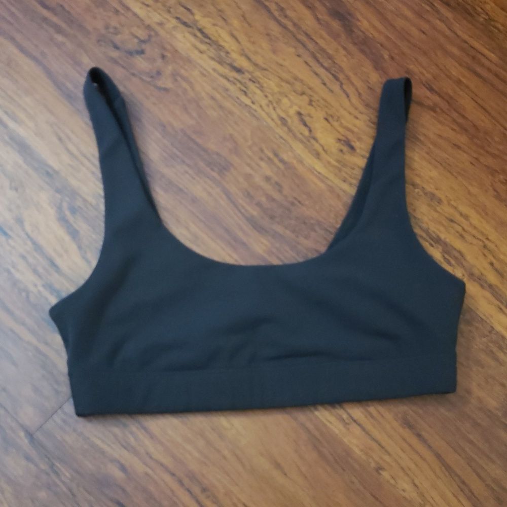 Vuori Black Chic Feminine Trendy Athleisure Trendy Workout Sports Bra Size XS